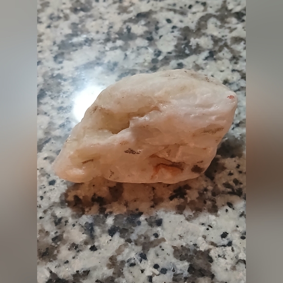 ALIEN HEAD SHAPED MINERAL QUARTZ ROCK - Picture 1 of 5